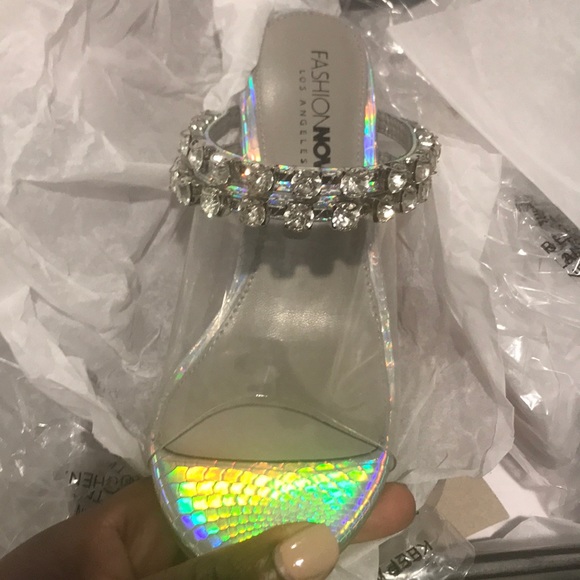 Fashion Nova’s thinking back on it shoe - Picture 3 of 5